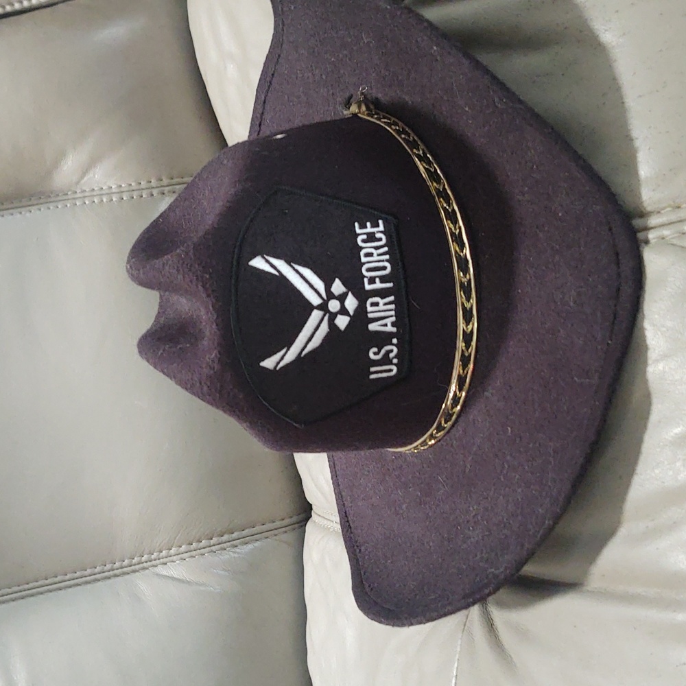 Eagle Crest faux felt cowboy hat. Black L/ XL